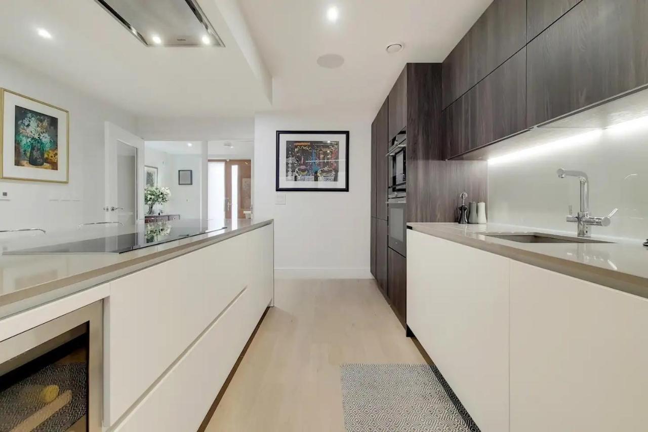 Vw5 - Luxury 3 Bed Townhouse With Parking - By Short Stories *